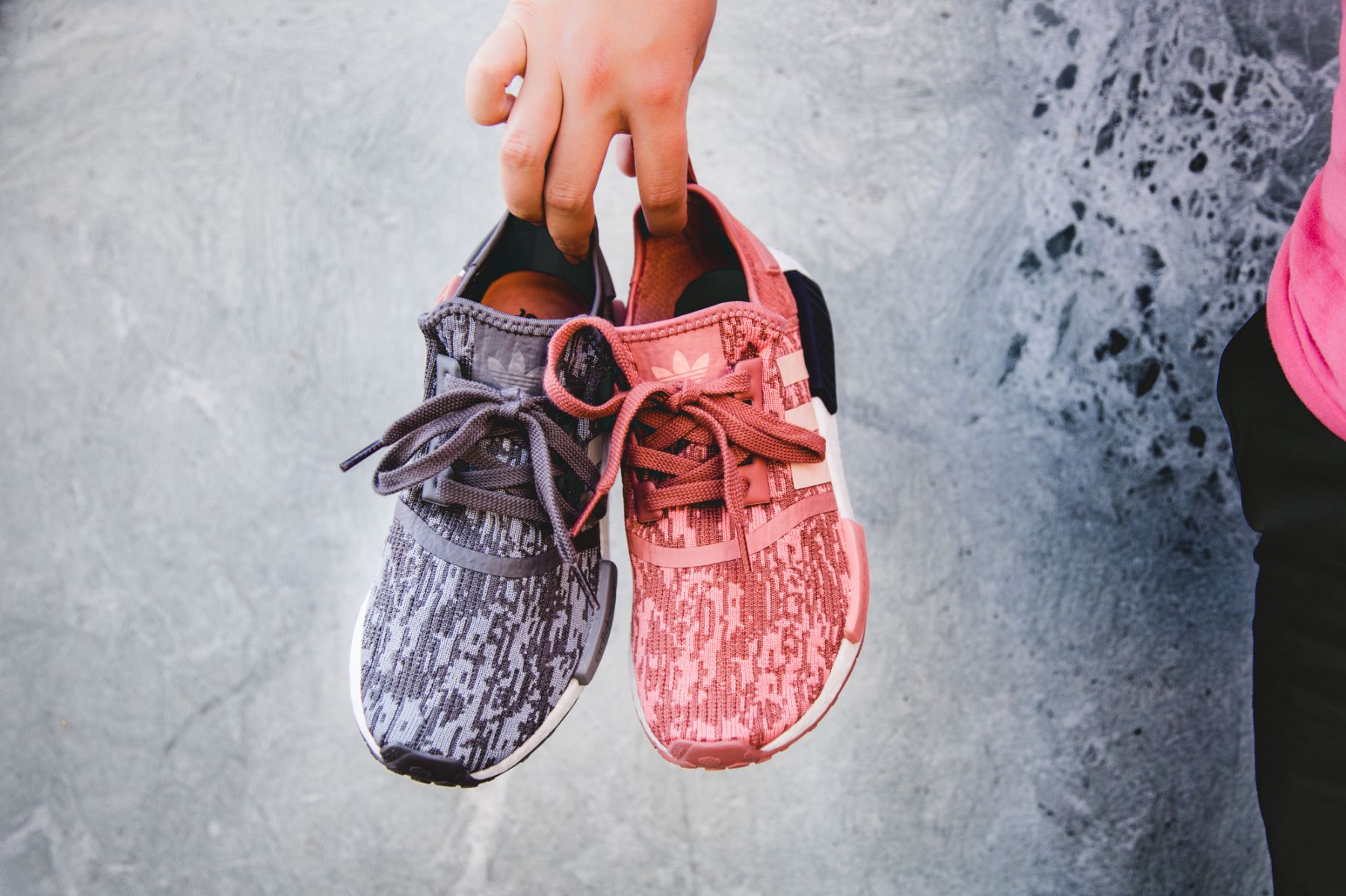 Adidas nmd r1 hot sale raw pink glitch